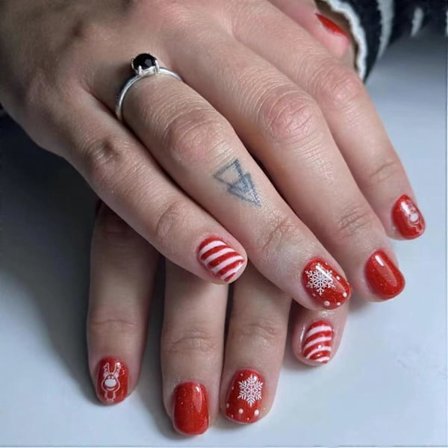 24 st Jul Press On Naglar Korta, Röda Glansiga Falska Naglar Kista med Snöflinga, Lösnaglar Stick On för Kvinnor och Flickor