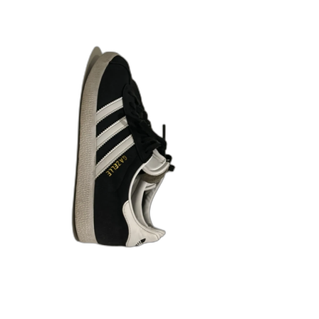 Ett par Adidas skor