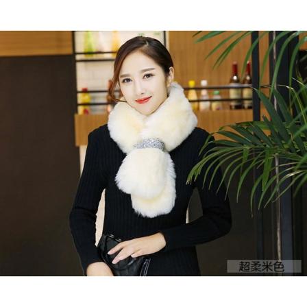Damekrage Avtakbar halv plysjpels imitert pelsskjerf rektangulært sjal Hvit Svart - Perfet Super soft beige Sequined scarf