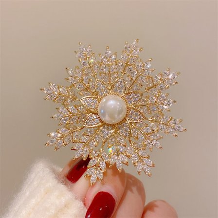 Naturlig ferskvannsperle snøfnugg zirkon brosje