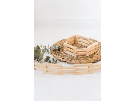 Staket i trä 4 delar - Lyreco - Skola och förskola - Lekmaterial - Dockhus, bondgård och lekhus