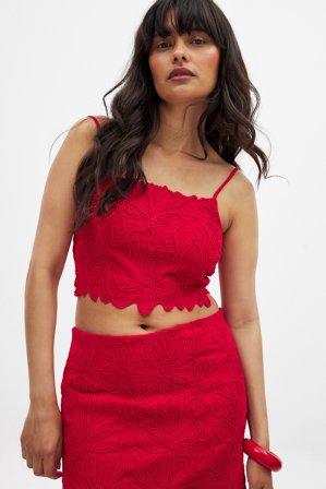 Handpicked x NA-KD - Topp i linblanding med broderie anglaise-detaljer - Sommersett - Rød - EU 38