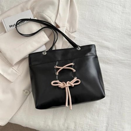 Olkalaukku kainaloon AA A A