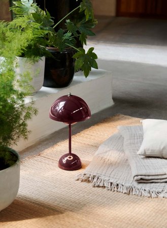 Flowerpot VP9 oppladbar bordlampe H30 - mørk plomme