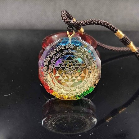 Orgonite-riipus Sri Yantra -kaulakoru Pyhä geometria Chakra-energia kaulakoru (FMY)