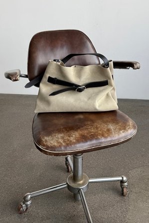 Laura Wittek x NA-KD Tote-Bag mit Wildlederdetail am Henkel - Taschen - Beige - One Size