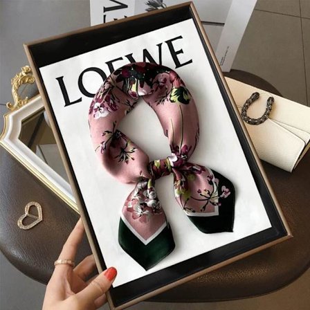 100% ren silke 27-tommers firkantet skjerf, dameskjerf, vintage rosa blomstermønster