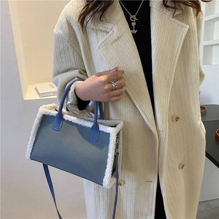 Damhandväska med stor kapacitet och enkel axelrem