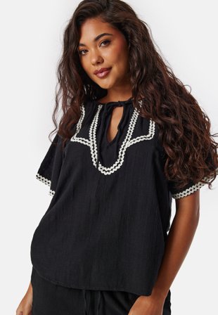 VILA Vimanda S/S top Black/White Klær