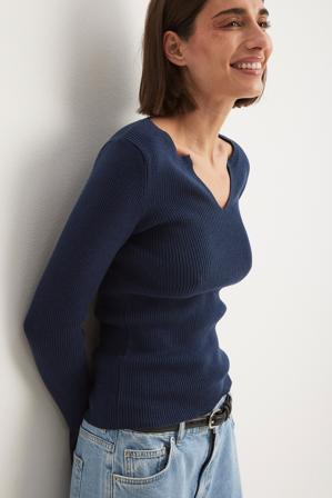 NA-KD Lätt ribbstickad tröja med v-detalj - Stickade tröjor - Blå - XX-Large