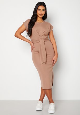 BUBBLEROOM Tea soft tie dress Light nougat Klær