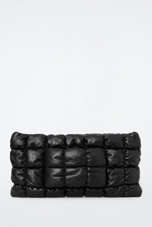 COS Damen Grosse Gesteppte Pillow Clutch - Leder - Schwarz