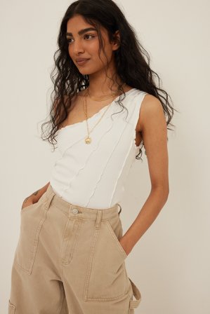NA-KD Einseitig schulterfreies Top - One shoulder Tops - OffWeiß - EU 50