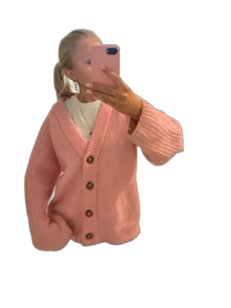 Rosa stickad kofta med knappar