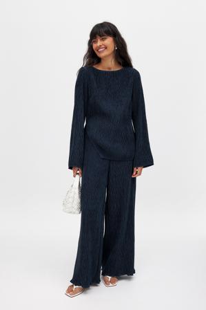 NA-KD Strukturerade byxor med mellanhög midja - Utsvängda byxor - Navy - EU 36