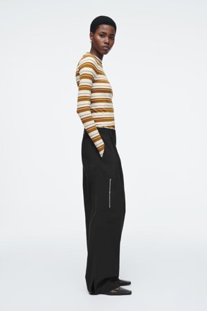 COS Women's Camiseta De Manga Larga Ligera Slim Fit in Marrón