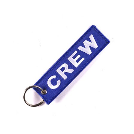 Nyckelring med CREW-broderi, vita bokstäver på blå bakgrund