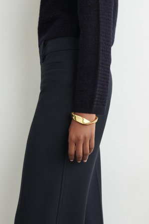 COS Women's Twisted Ribbon Bracelet in Gold-coloured