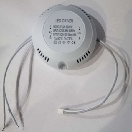 LED-ohjaimen valon muuntaja virtalähde sovitin LED-lampulle/polttimolle pyöreä kuori