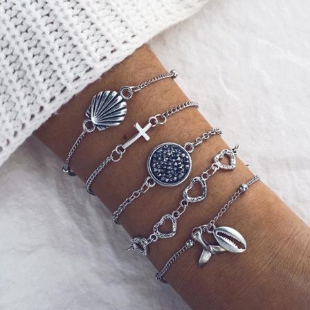 Set á 5 stk pläterade armband med snäckor, hjärtan, stenar silver one size