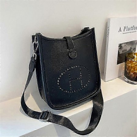Vårmode Dam Enfärgad Enkel Liten Fyrkantig Väska Textur Enkel Axel Crossbody Pu Brev Street Väska