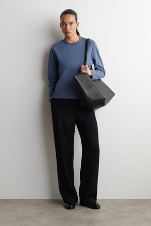 COS Women's T-Shirt A Maniche Lunghe Dalle Linee Pulite in Blu