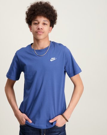 Nike K Nsw Tee Emb Futura Lbr Blå T-shirts Kille - Kids Brand Store