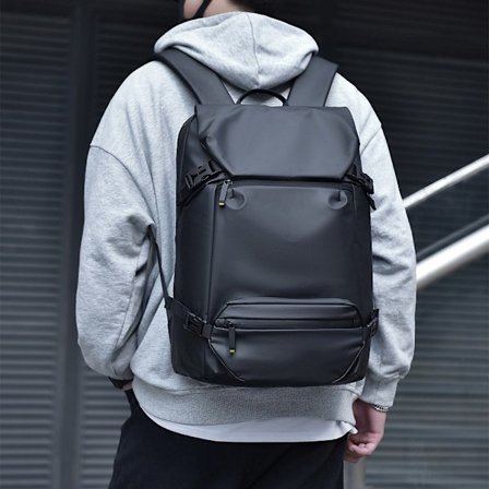 Vattentät ryggsäck i nylon med organiserad inredning