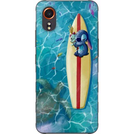 Kompatibel Mobilcover til Samsung Galaxy Xcover7 Afslappende illustration af Stitch der hviler på et surfbræt i klart turkisfarvet vand