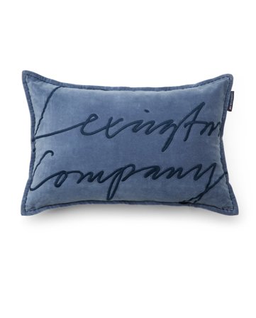 Lexington Logo-pute i økologisk bomullsvelur 60x40, blå