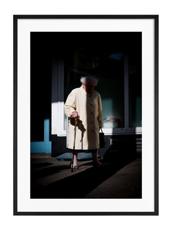 Democratic Gallery Poster Old Lady - Brown - 21X30