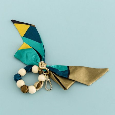 Nyckelring med träpärlor armband 6 6