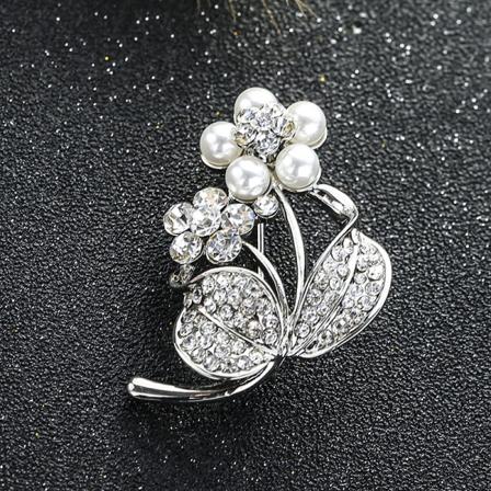 Legering Blomst Perle Kvinner Bruker Bryst Kvinner Krystall Søt Rhinestone Sjalgenser Sjal Klipp Brosjer Smykker for Kvinner Bryllup