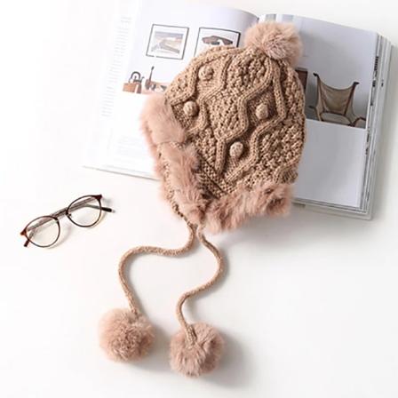 Stickad ullmössa för öronsskydd