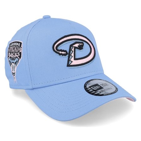 New Era - MLB Blauw adjustable Cap - Hatstore Exclusive x Arizona Diamondbacks Patch 9FORTY Sky/Pink A-Frame Adjustable @ Hatstore