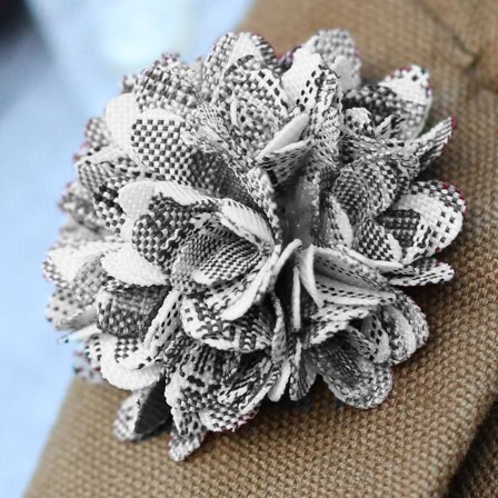 Alfiler de solapa con dalia negra y blanca para hombres - Alfileres de solapa con flores