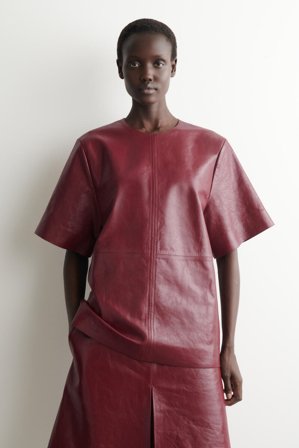 COS Women's Topp Med Flera Våder I Texturerat Läder in Röd