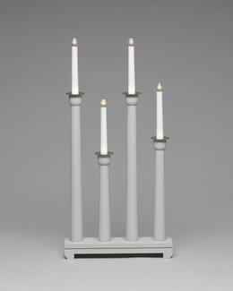 Adventtikynttelikkö Annie messinkisiä yksityiskohtia Harmaa