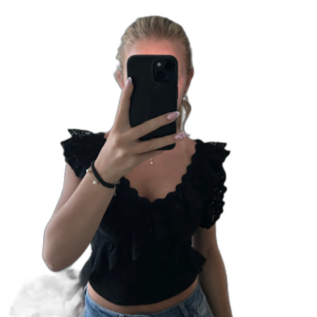Svart blus med volang och spets
