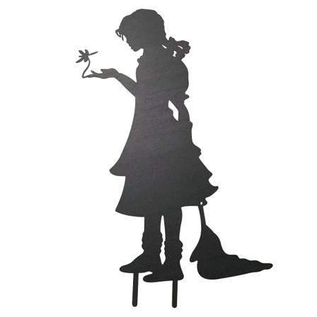 Hagekunst - Vakker Uteplass for Liten Jente med Metallpynt