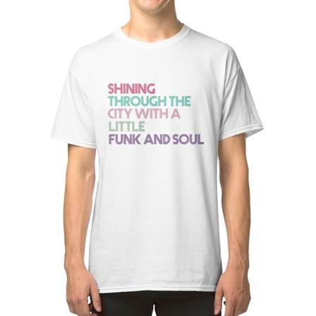 BTS Dynamite-texter - lyser genom staden med en liten funk- och soul-T-shirt XL