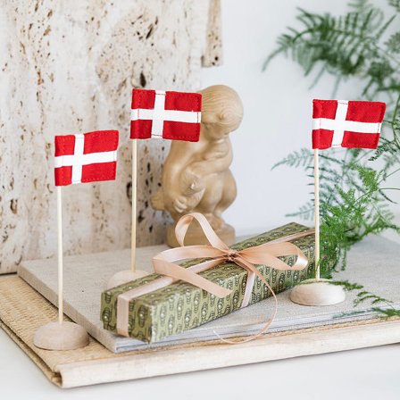 Langkilde & Søn Mini Bordflag med Dannebrog Højde ca 15 cm 3 Stk., Tøj & Bolig, Flag & Fødselsdagsdekoration, Flag
