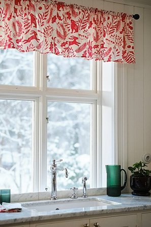 Jotex - Gordijnkast Antiekwit/rood antiekwit/rood - WONDERWORLD - Koop Gordijnkappen bij Jotex