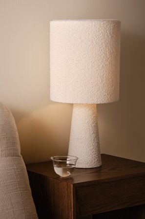 Jotex - BOUCLE bordlampe Naturvit - Kjøp Bordlamper hos Jotex