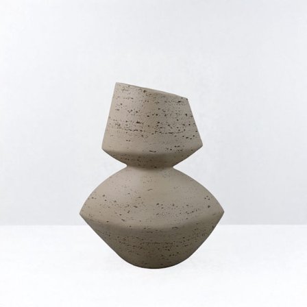 Brun harpiksvase, skulpturelt design, 28,5x15,5x34,5 cm