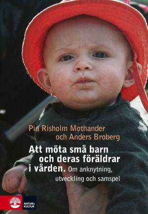 Att möta små barn och deras föräldrar i vården : Om utveckling, anknytning, ISBN: 9789127822344