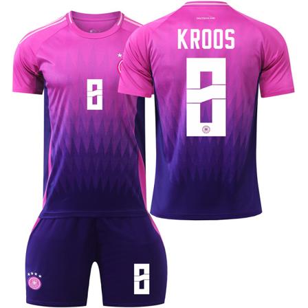 24-25 Saksa vieras EM-paita nro 13 Muller 7 Havertz 8 Kroos jalkapalloasu poikien lapsille Ei sukkia koko 8 Ei sukkia koko 8 No socks size 8 16 yards