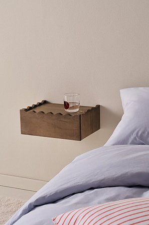 Jotex - Sängbord Furu Valnöt NYPEN - Köp Sängbord hos Jotex