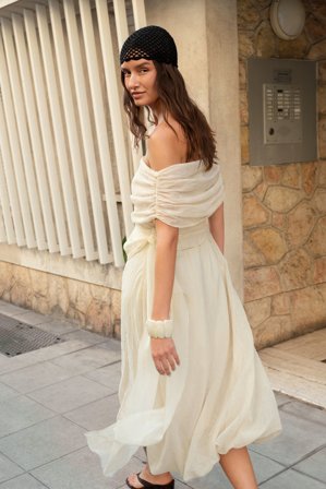 NA-KD Sheer Off Shoulder Midi Dress - Off shoulder klänningar - Beige - EU 38