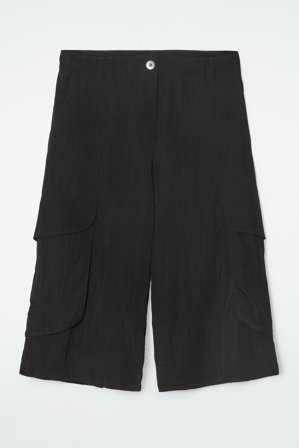 COS Damen Lange Cargoshorts - Schwarz